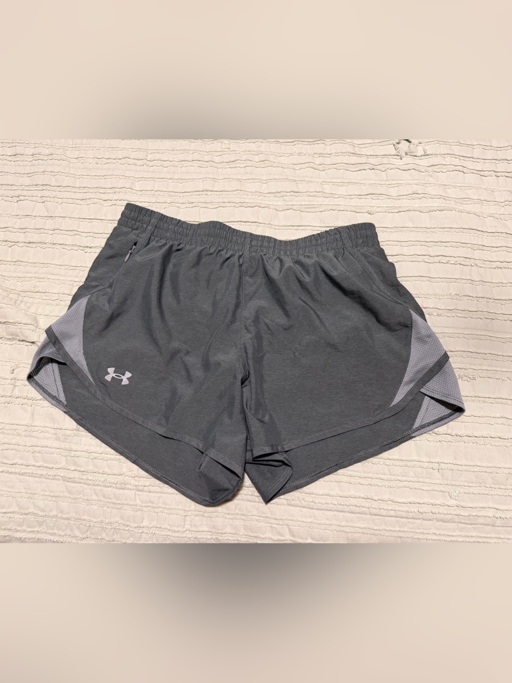 Under Armour Women’s Fly by Shorts in Charcoal Gray sz Medium